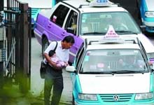 司机拒载还将乘客反锁车内　乘客只得报警求救