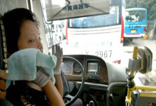 坐公交不高兴，别老对司机发火